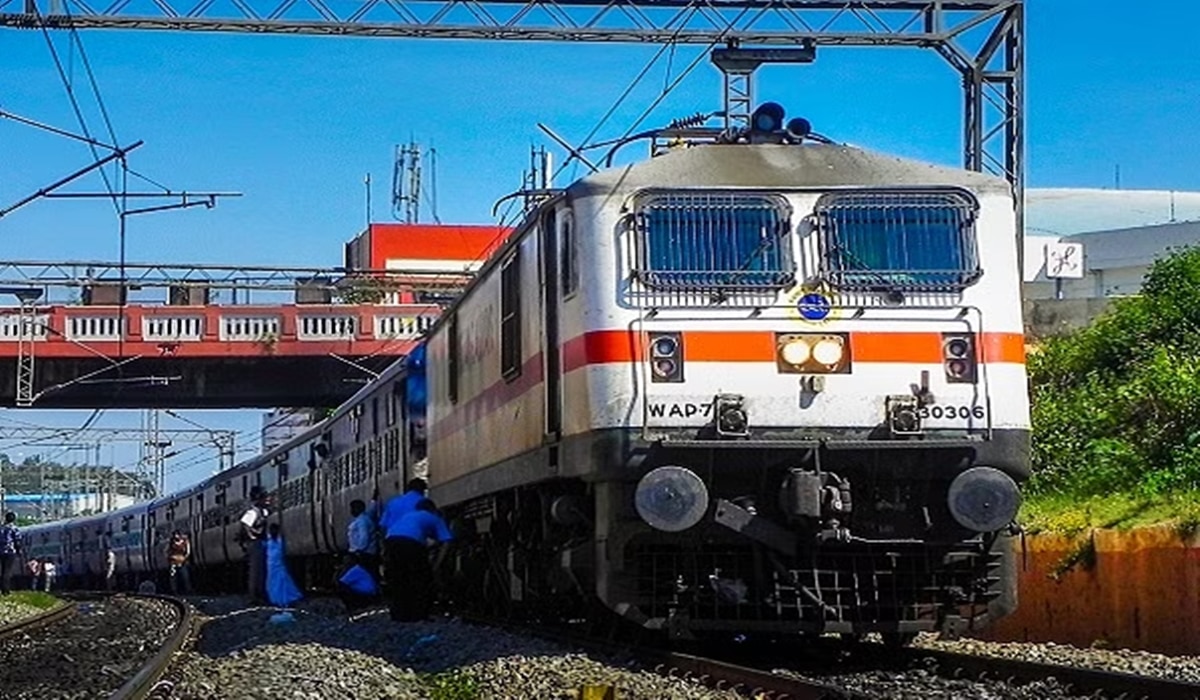 Indian Railway : रेल यात्रियों के लिए सामने आयी एक नई खुशखबरी, किराये को लेकर हुआ बड़ा एलान